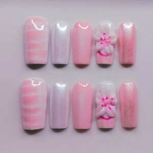 Pink and White Floral Nail Set